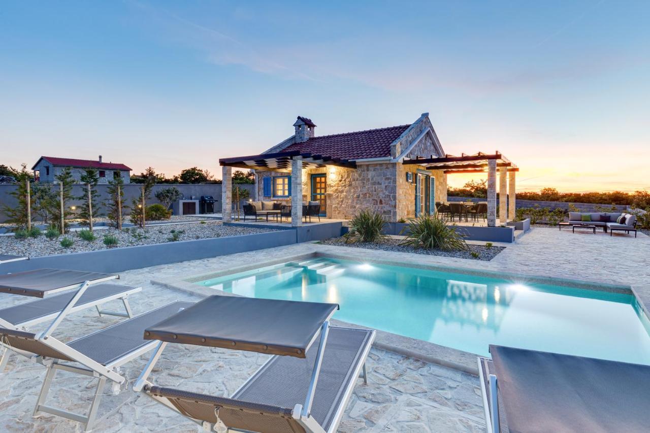 Stonehouse Milan Villa Razanac Ngoại thất bức ảnh